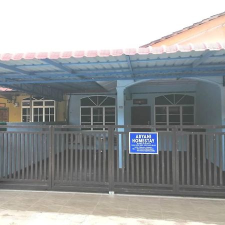Aryani Homestay Kampong Kelemak Exterior photo