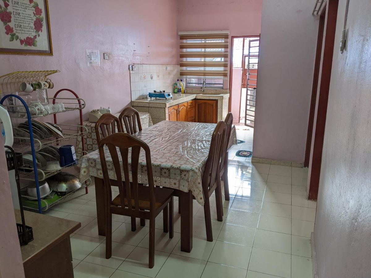 Aryani Homestay Kampong Kelemak Room photo