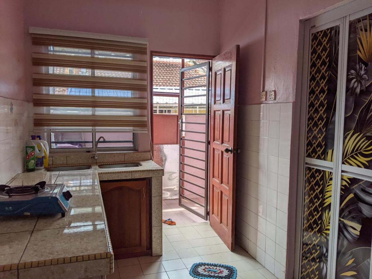 Aryani Homestay Kampong Kelemak Room photo